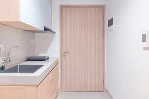 Modern Look 1Br Without Living Room At Bintaro Embarcadero Apartment