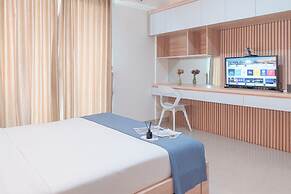 Modern Look 1Br Without Living Room At Bintaro Embarcadero Apartment