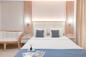 Modern Look 1Br Without Living Room At Bintaro Embarcadero Apartment