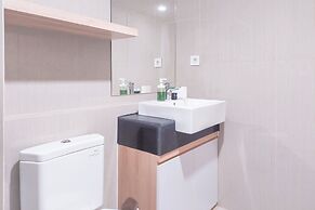 Modern Look 1Br Without Living Room At Bintaro Embarcadero Apartment