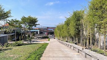 Relaxing And Stylish Studio (No Kitchen) Apartment At Skales Residence