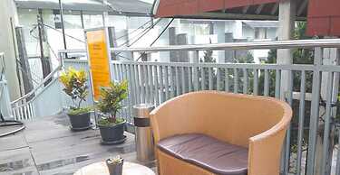 The Modern Monastery Studio At Beverly Dago Apartment