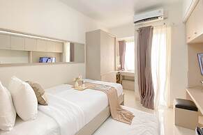 Good Location And Cozy Studio Springlake Summarecon Bekasi Apartment