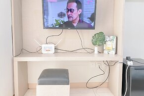 Good Location And Cozy Studio Springlake Summarecon Bekasi Apartment