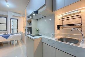 Elegant And Comfy Studio At Transpark Cibubur Apartment