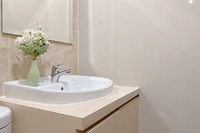 Elegant And Comfy Studio At Transpark Cibubur Apartment