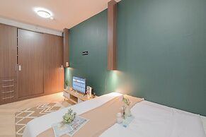 Comfort And Big 1Br At Green Pramuka City Apartment