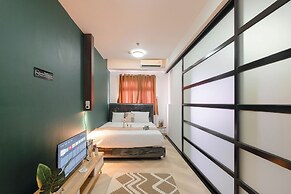 Comfort And Big 1Br At Green Pramuka City Apartment
