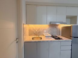 Minimalist 2Br And Well Design Room At Benson Supermall Mansion Apartm