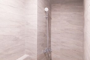 Comfortable Studio At Collins Boulevard Apartment