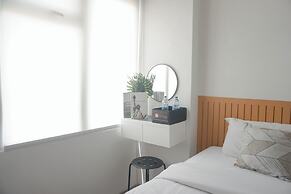 Cozy And Homey Studio At Metropolitan Park Apartment