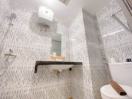 The Metropolitan Manor Studio Apartment At Parahyangan Residence