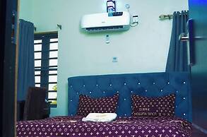 Peridot Hotel and Suites