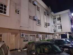 Peridot Hotel and Suites