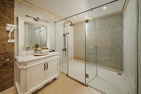 Halong Aquarmarine Royal Cruise