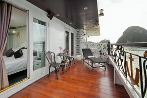 Halong Aquarmarine Royal Cruise