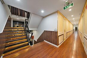 Halong Aquarmarine Royal Cruise