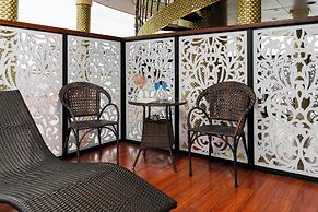 Halong Aquarmarine Royal Cruise