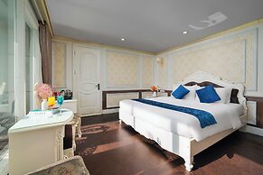 Halong Aquarmarine Royal Cruise