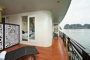 Halong Aquarmarine Royal Cruise