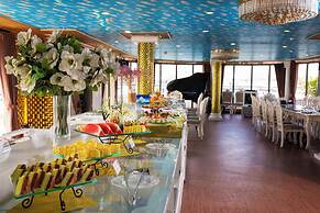 Halong Aquarmarine Royal Cruise