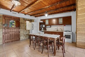 Countryside Apartment 1 With Shared Swimming Pool