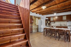 Countryside Apartment 1 With Shared Swimming Pool