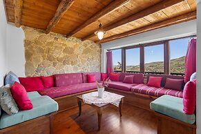 Countryside Apartment 1 With Shared Swimming Pool