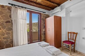 Countryside Apartment 1 With Shared Swimming Pool