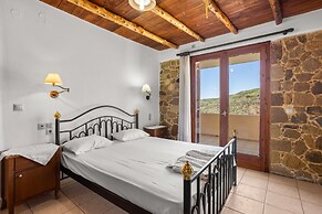 Countryside Apartment 1 With Shared Swimming Pool