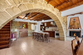 Countryside Apartment 1 With Shared Swimming Pool