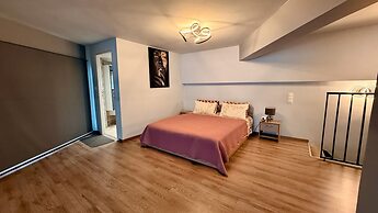 Thissio Luxury Apartment