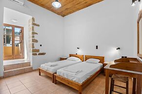 Countryside Apartment 2 With Shared Swimming Pool