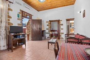 Countryside Apartment 2 With Shared Swimming Pool