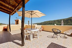 Countryside Apartment 2 With Shared Swimming Pool