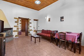 Countryside Apartment 2 With Shared Swimming Pool