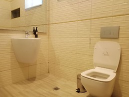 Ringruby Hotel, Eso Close