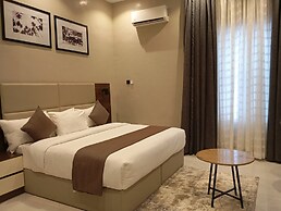 Ringruby Hotel, Eso Close