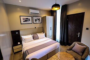 Ringruby Hotel, Eso Close