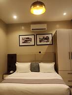 Ringruby Hotel, Eso Close