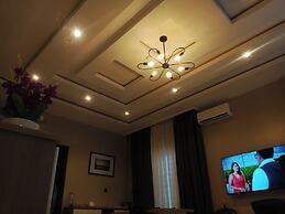 Ringruby Hotel, Eso Close