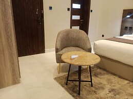 Ringruby Hotel, Eso Close