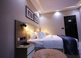 Ringruby Hotel, Eso Close