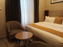 Ringruby Hotel, Eso Close