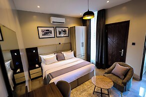 Ringruby Hotel, Eso Close