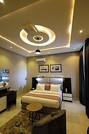 Ringruby Hotel, Eso Close