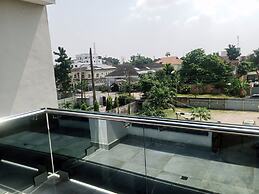 Ringruby Hotel, Eso Close
