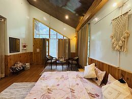 Boho Grove Cafe and Stay