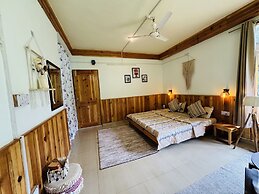 Boho Grove Cafe and Stay