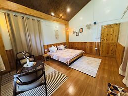 Boho Grove Cafe and Stay